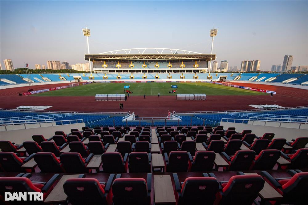 Diện mạo sân Mỹ Đình với mặt cỏ xanh mướt trước trận Việt Nam - Iraq-1