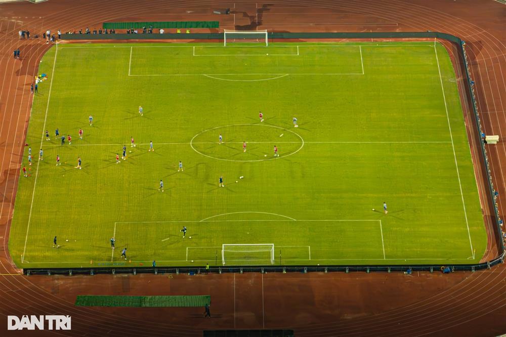 Diện mạo sân Mỹ Đình với mặt cỏ xanh mướt trước trận Việt Nam - Iraq-11