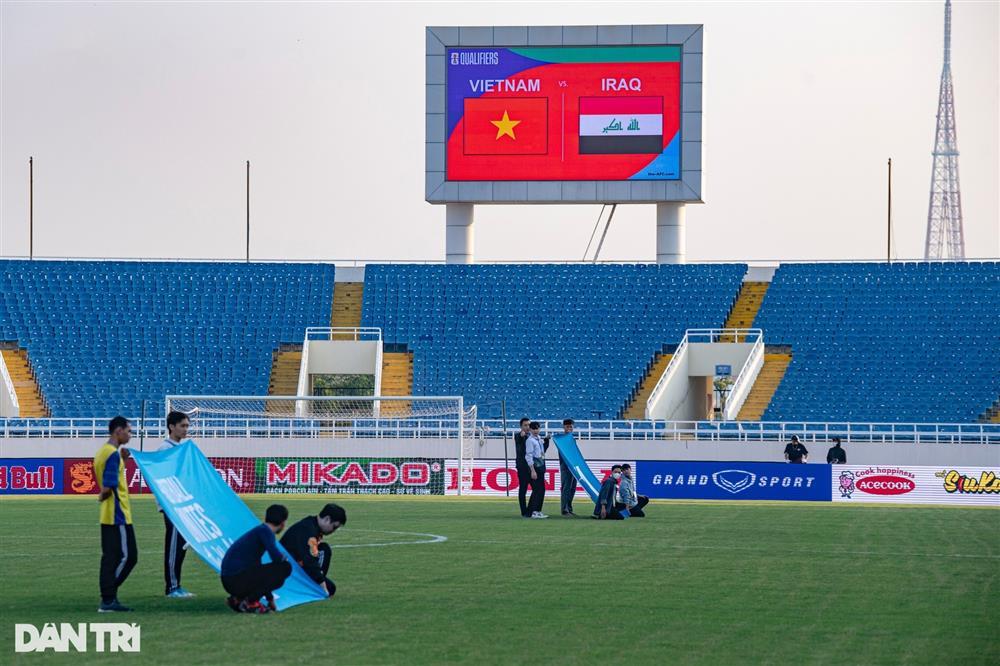 Diện mạo sân Mỹ Đình với mặt cỏ xanh mướt trước trận Việt Nam - Iraq-8