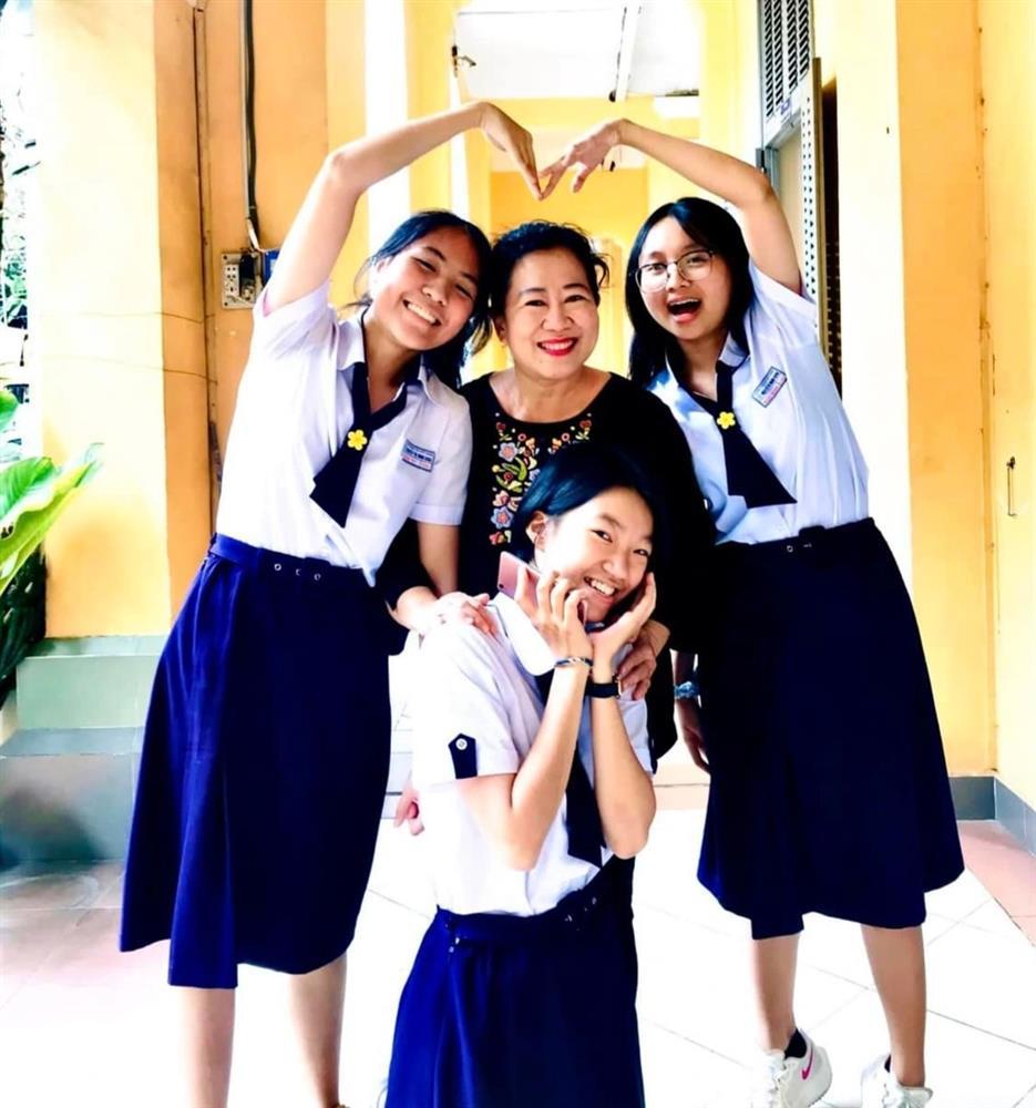 Phản đối đi phong bì giáo viên 20/11, hai vợ chồng bị đuổi khỏi nhóm-3