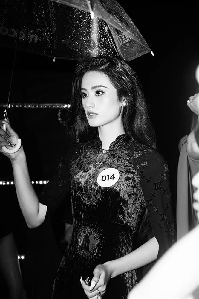 Hoa hậu không mặn mà Vbiz: Một người đẹp vừa đăng quang đã vội vã đi du học-4