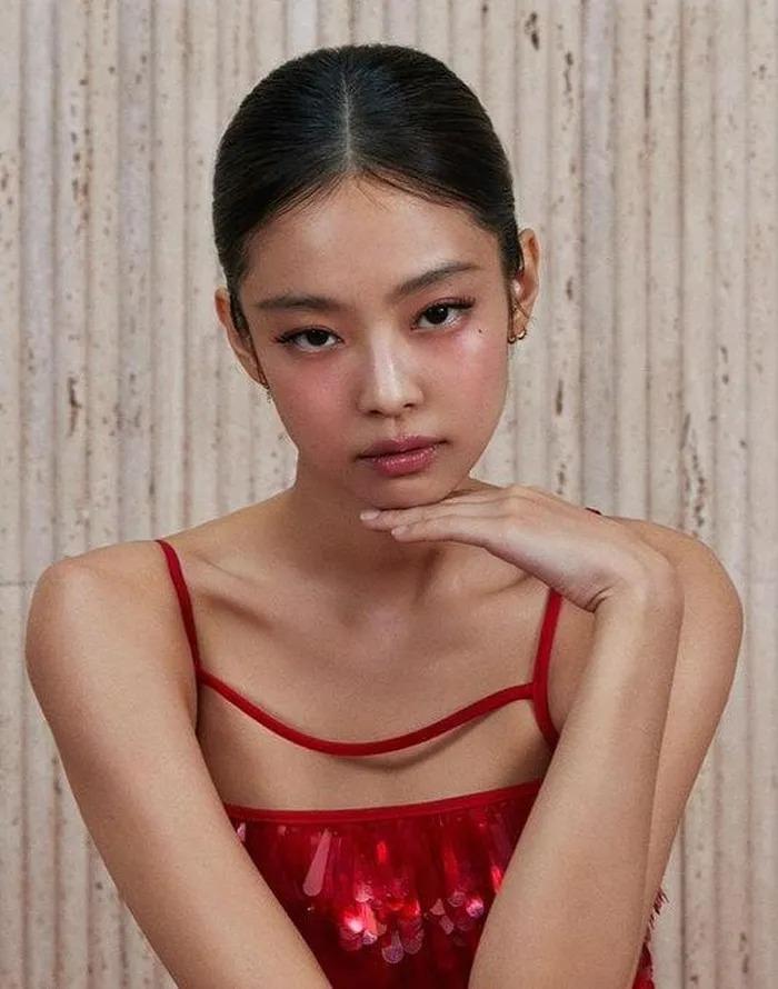 Jennie (BLACKPINK) khiến hàng nghìn người xếp hàng dài dưới cái lạnh -3°C-1