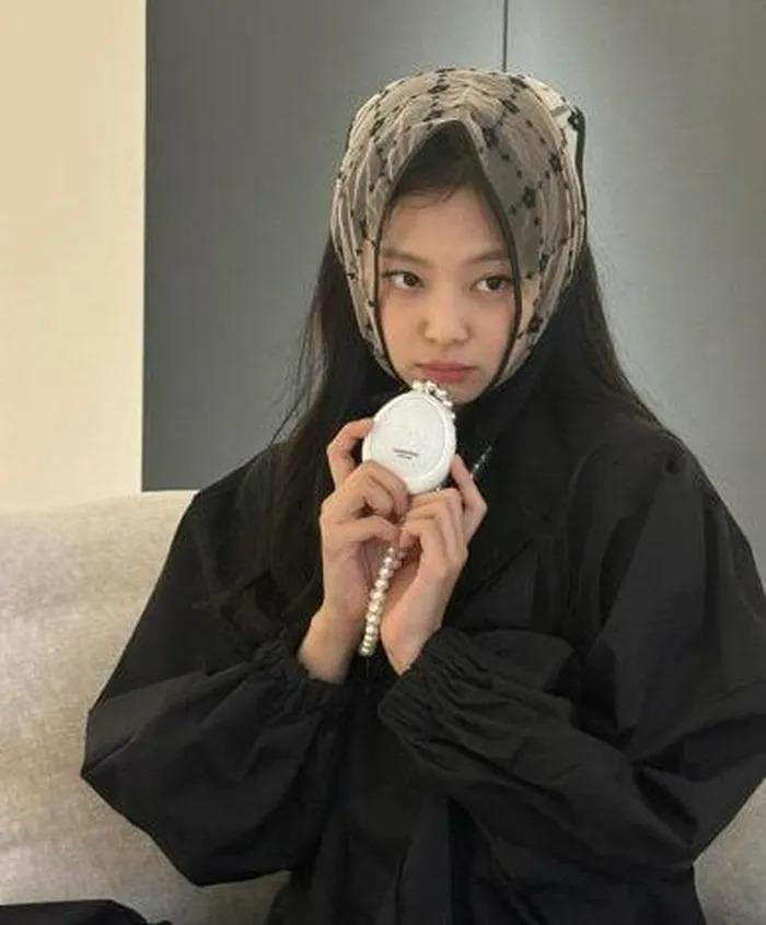 Jennie (BLACKPINK) khiến hàng nghìn người xếp hàng dài dưới cái lạnh -3°C-4