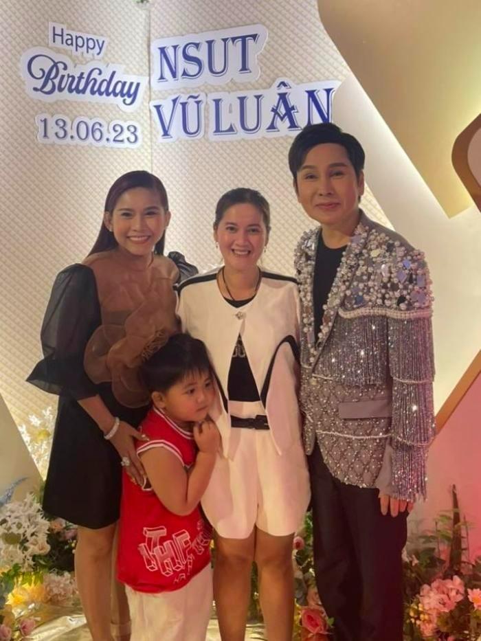 Giữa lùm xùm với Hoa hậu Phương Lê, con gái nuôi cố NSƯT Vũ Linh có hành động ‘lạ’ làm sáng tỏ mối quan hệ với Hồng Loan-3