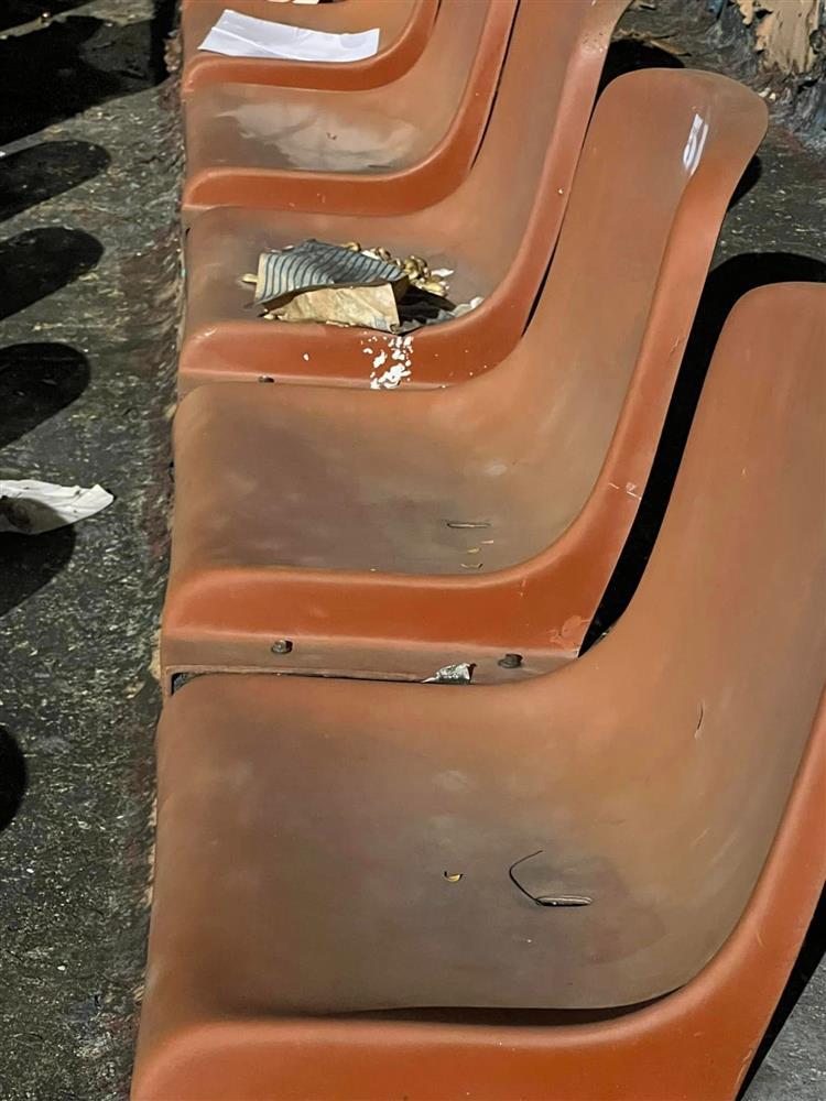 Bỏ 4 triệu mua vé VIP ở concert Westlife vẫn phải ngồi rìa xem thần tượng-7