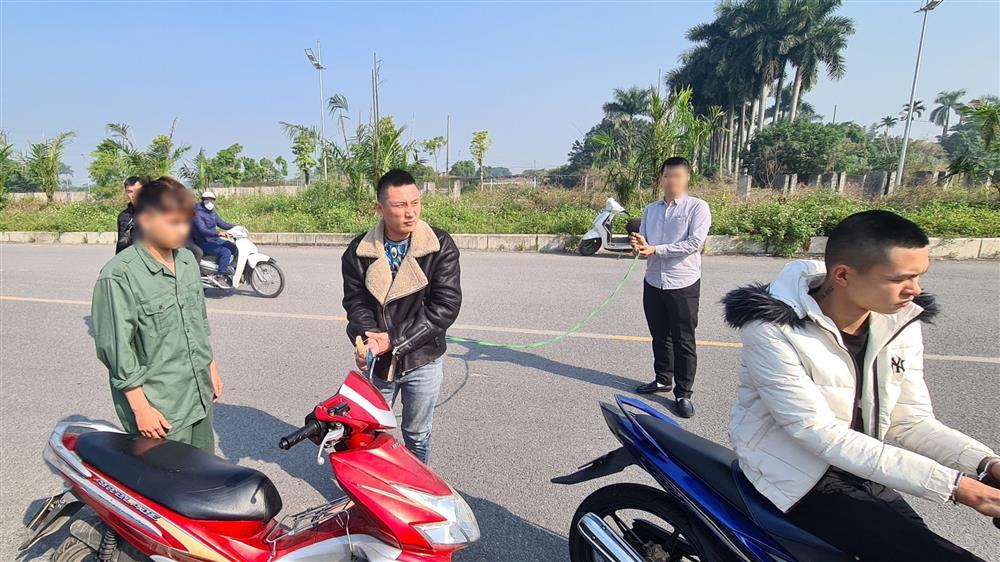 Tạm giữ hình sự 2 thanh niên cướp xe máy lúc nửa đêm-2