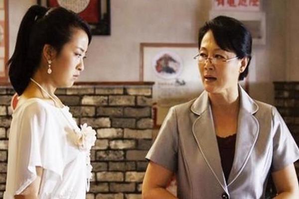 Diện kiến mẹ chồng tương lai, bất ngờ đụng độ tiểu tam nhưng khi mẹ chồng nói 1 câu, cô mới bàng hoàng-2