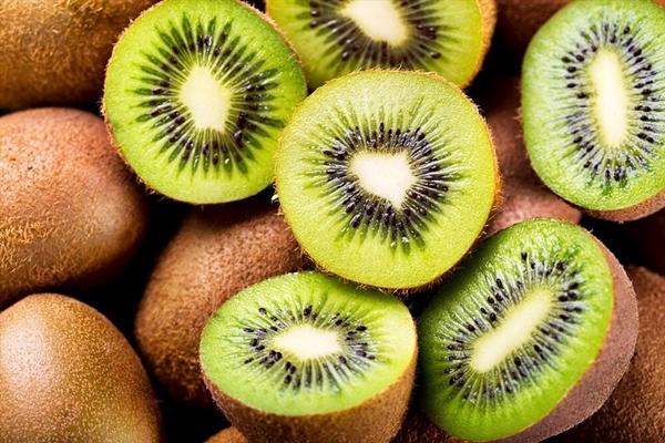 Tại sao khi ăn quả kiwi bạn nên ăn cả vỏ?-1