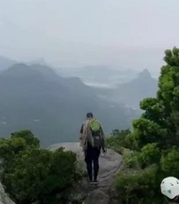 Hướng dẫn viên du lịch bị sét đán gục, qua đời ngay trên núi-2