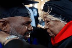 Tù nhân tốt nghiệp đại học top đầu Mỹ ở tuổi 51