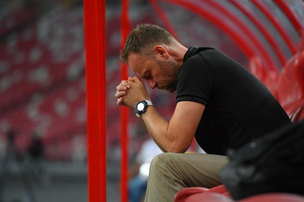 Giữa tin đồn bị HLV Park thay thế, HLV Mano Polking bật khóc nức nở-4