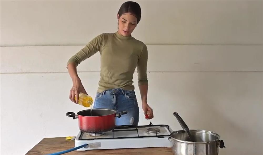 Gia cảnh nghèo khó của tân Hoa hậu Hoàn vũ-3