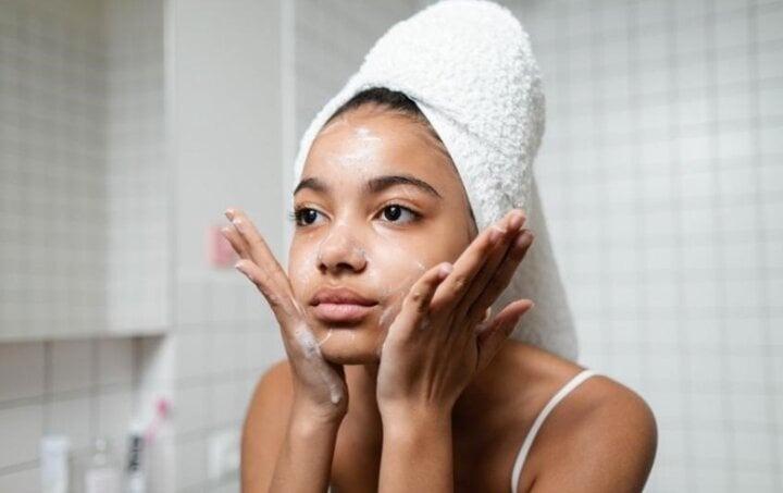 Mỹ phẩm chứa cồn có tốt cho da?-2