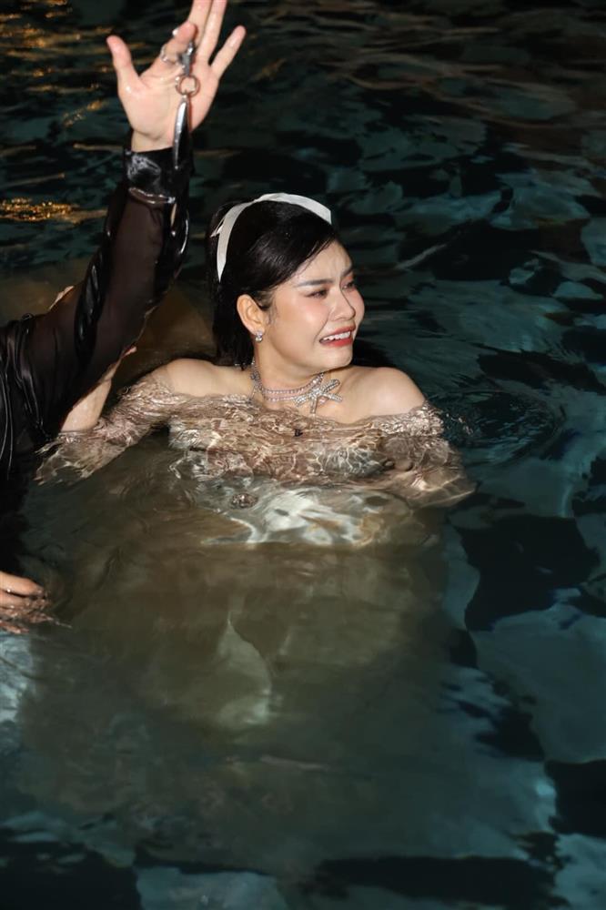 Dàn sao Việt ướt sũng sau tiệc cưới Phương Lan-5