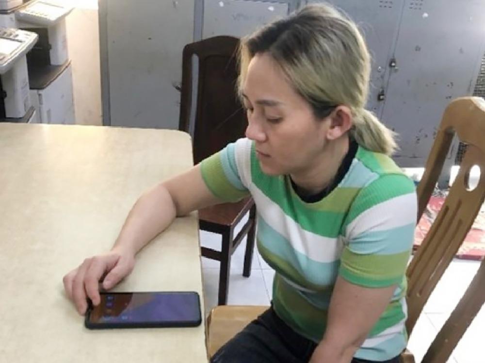 Bắt người phụ nữ giả nghệ sĩ nổi tiếng để lừa đảo-1