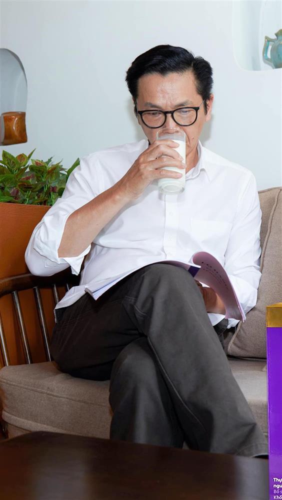 Đời thường giản dị của NSND Trung Anh khác xa ông chủ tịch Chúng Ta Của 8 Năm Sau-5