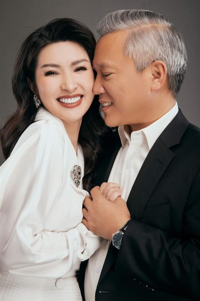 Công khai yêu bạn trai doanh nhân 49 tuổi, ca sĩ Nguyễn Hồng Nhung sống ra sao bên Mỹ?-1