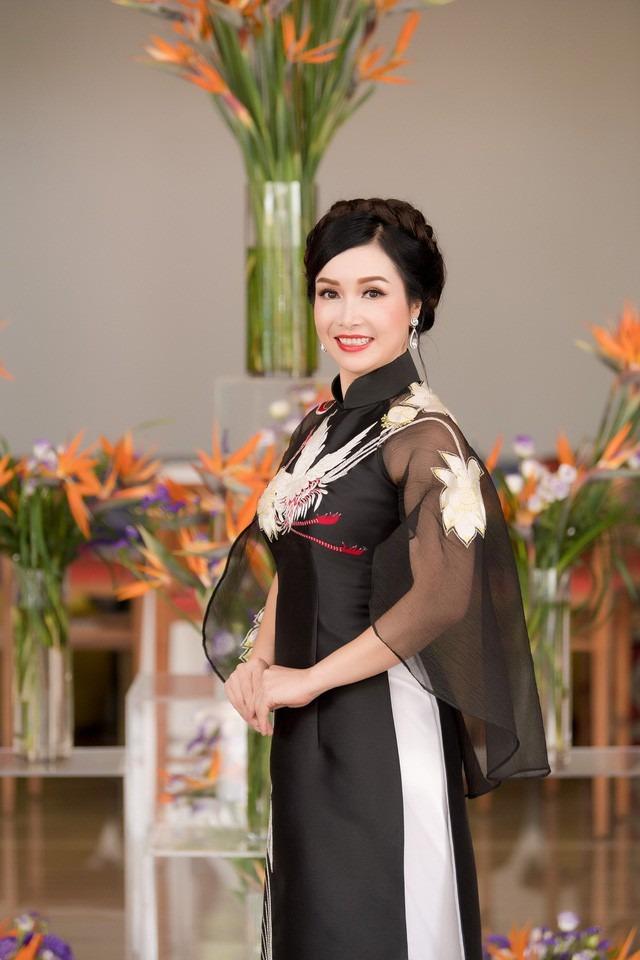 Hoa hậu không mặn mà Vbiz: Hoa hậu Việt Nam đầu tiên nổi tiếng tài sắc nhưng lựa chọn cuộc sống kín tiếng bên chồng tiến sĩ-4