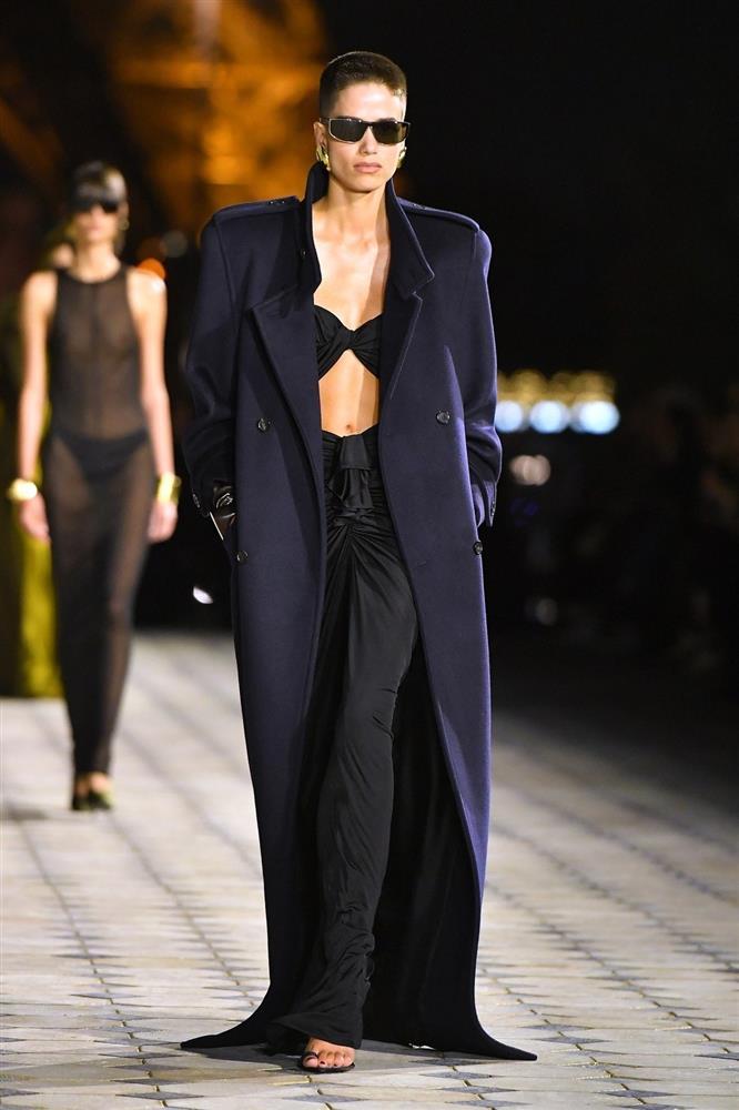 Nhóm Blackpink đã mặc gì khi đến cung điện Buckingham?-5