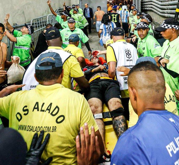 Messi xử đẹp sao Brazil khi khiêu khích chửi anh là đồ hèn nhát-2