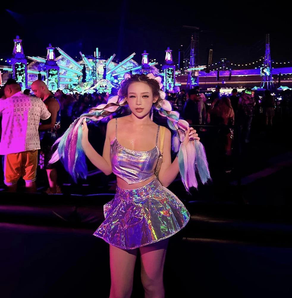 Huyền Baby mặc áo liền quần tập nhảy, khoe đường cong ảo như AI-7