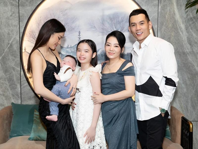 Mẹ chồng Phương Trinh Jolie rạng rỡ ngày sinh nhật, tính cách đặc biệt ra sao mà con dâu hết lời ca ngợi?-1