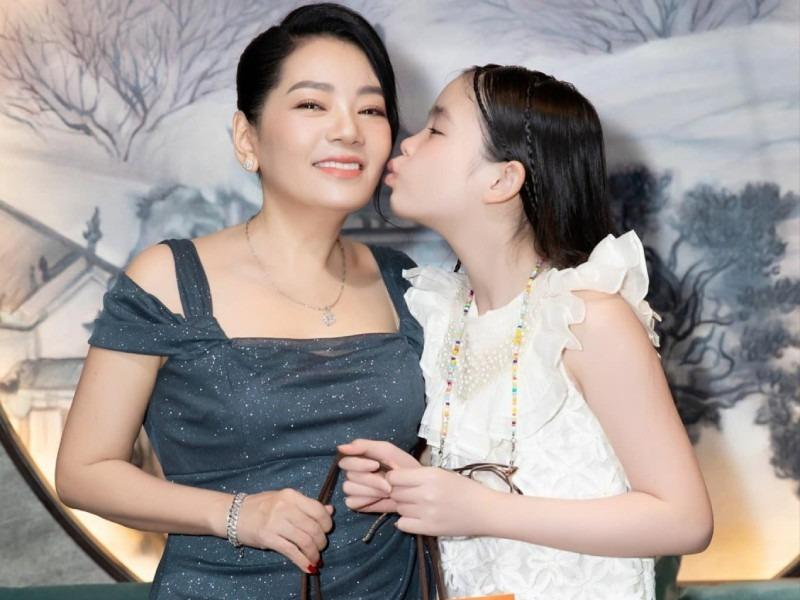 Mẹ chồng Phương Trinh Jolie rạng rỡ ngày sinh nhật, tính cách đặc biệt ra sao mà con dâu hết lời ca ngợi?-4