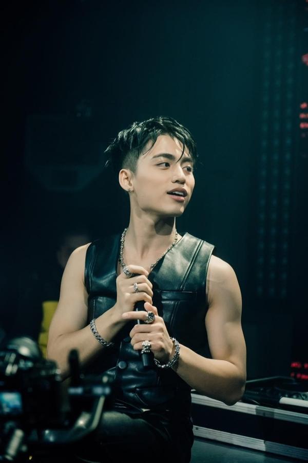 Hậu quả nghiêm trọng khi khán giả nữ quấy rối nghệ sĩ nam ở showbiz Việt-1