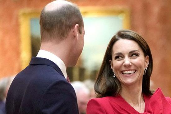 Khoảnh khắc của William và Kate gây bão mạng