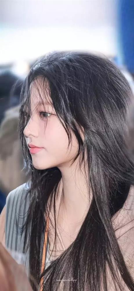 Haerin (NewJeans) gây sốt với loạt ảnh góc nghiêng-3