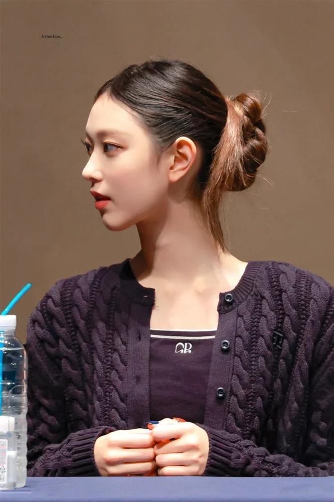 Haerin (NewJeans) gây sốt với loạt ảnh góc nghiêng-5