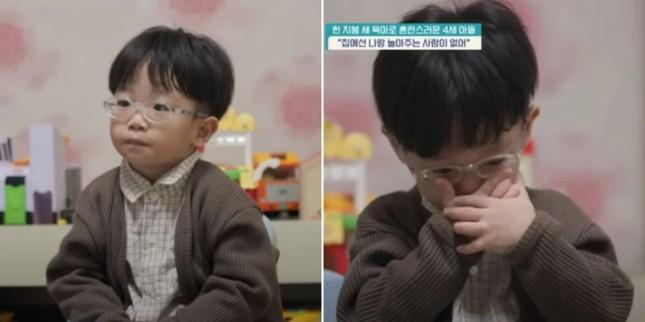 Clip cậu bé Hàn Quốc tâm sự về cha mẹ khiến cả thế giới đau lòng-1