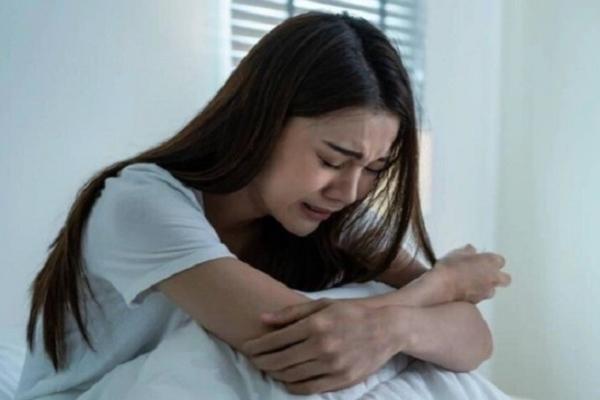 Mua váy ngủ gợi cảm đổi gió cùng chồng, ai ngờ đêm về anh say khướt, ôm chặt tôi nhưng miệng lẩm nhẩm tên người yêu cũ-1