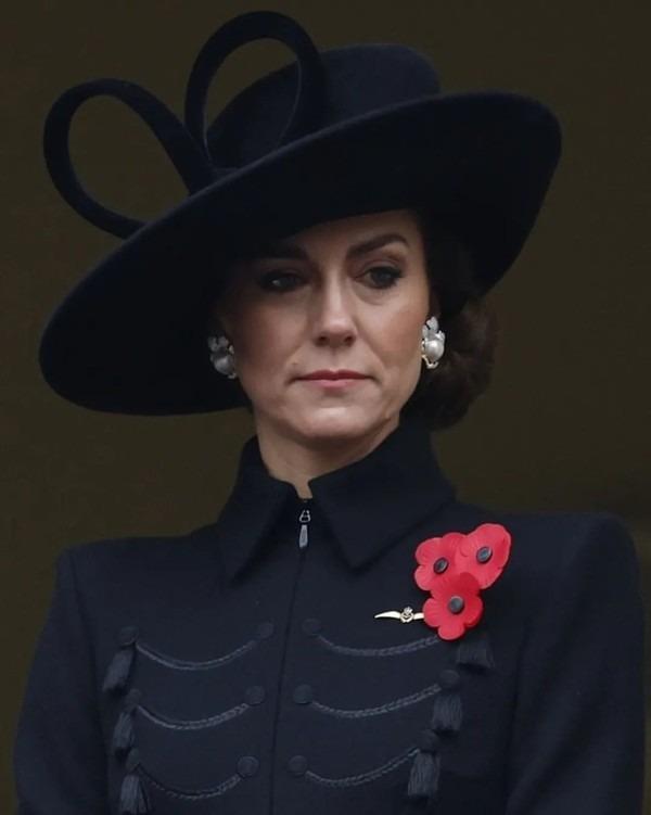 Công nương Kate gây bất ngờ với phong cách mới, chứng minh tài chọn trang phục xuất sắc-1