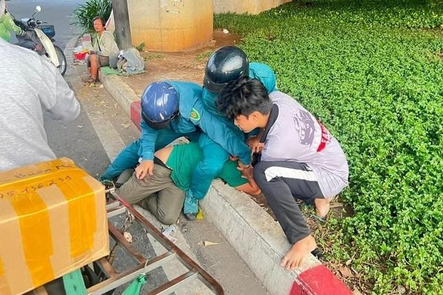 Gặp người theo dấu, quật ngã nghi phạm phóng hỏa đốt nhà ở TPHCM-3