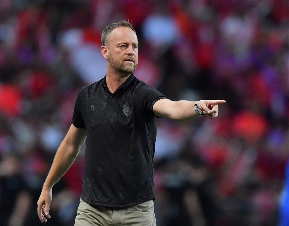 HLV mới của Thái Lan được bổ nhiệm gấp thay Mano Polking có gì đặc biệt?-3