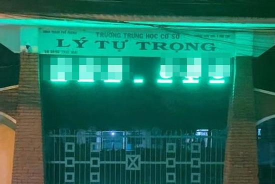 Học sinh thay đổi nội dung phản cảm trên bảng led điện tử của 2 trường học