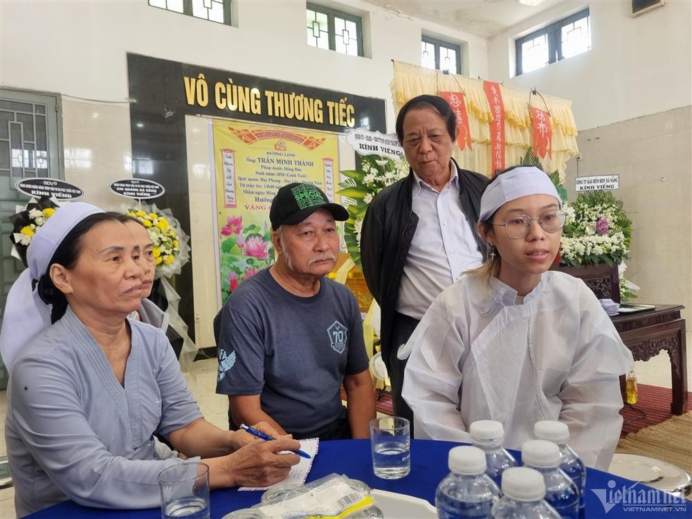 Bảo vệ bị kẻ cướp ngân hàng đâm tử vong: Ngày đoàn tụ đau buồn của gia đình-2