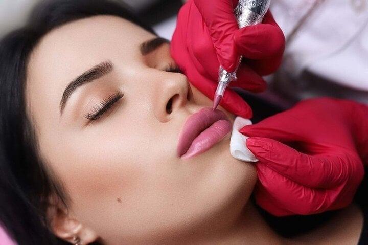 Phun môi và xăm môi khác nhau như thế nào-2