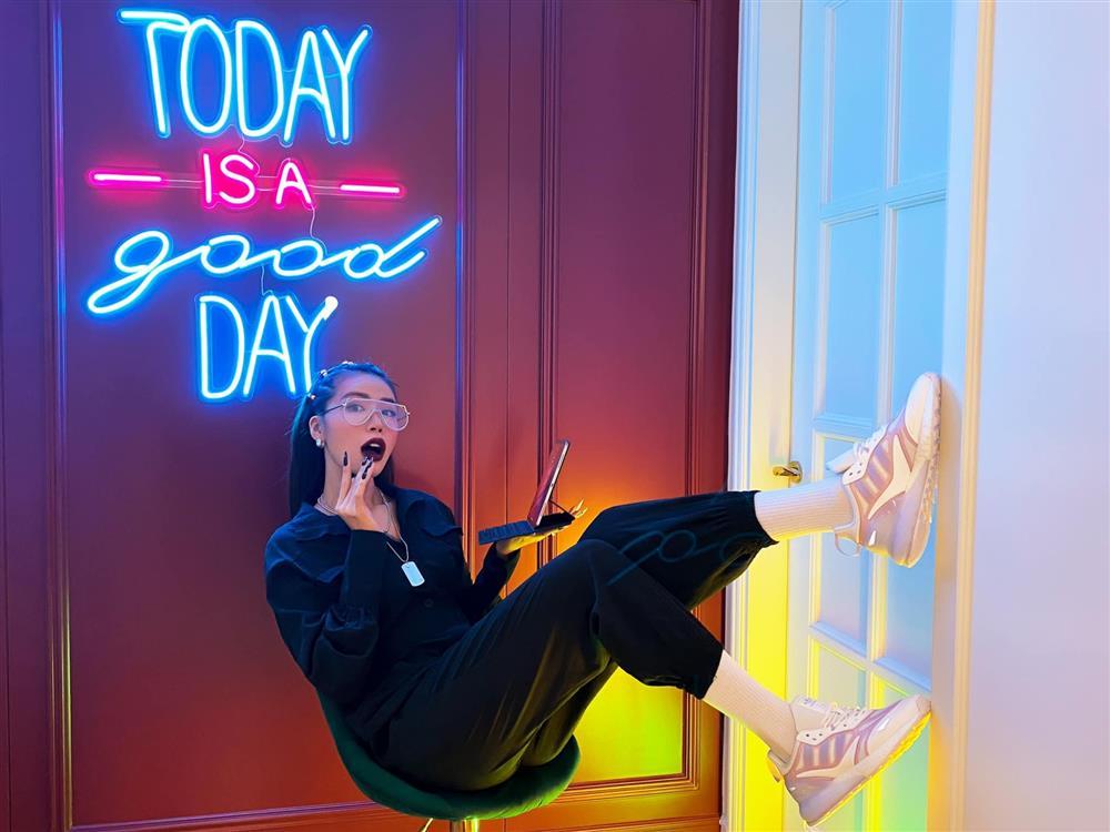 Làm điều ngược khi chủ động cầu hôn bạn trai người Đức, Minh Tú hiện sống trong căn hộ thế nào?-14