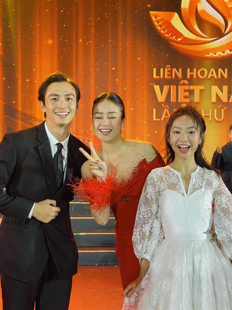 Nhan sắc trong trẻo của Dương Chúng Ta Của 8 Năm Sau đang gây sốt trên VTV-10