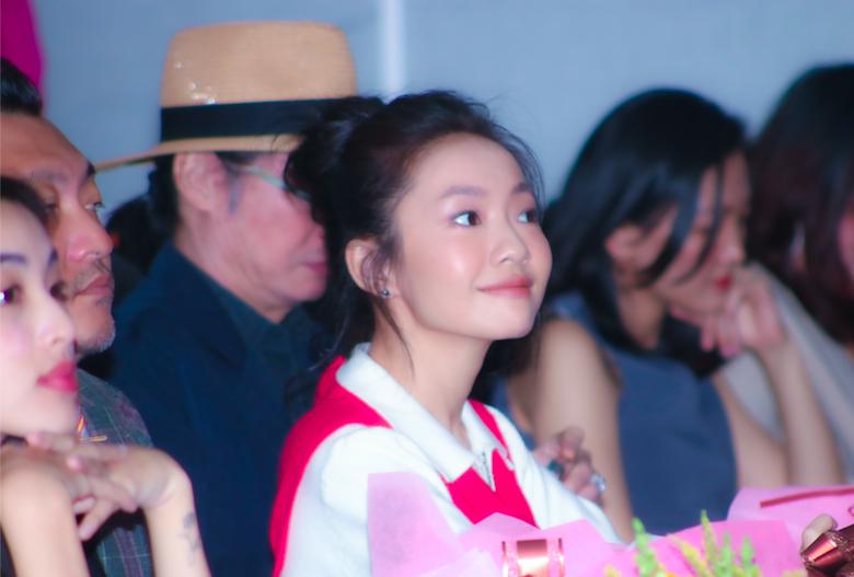 Nhan sắc trong trẻo của Dương Chúng Ta Của 8 Năm Sau đang gây sốt trên VTV-3