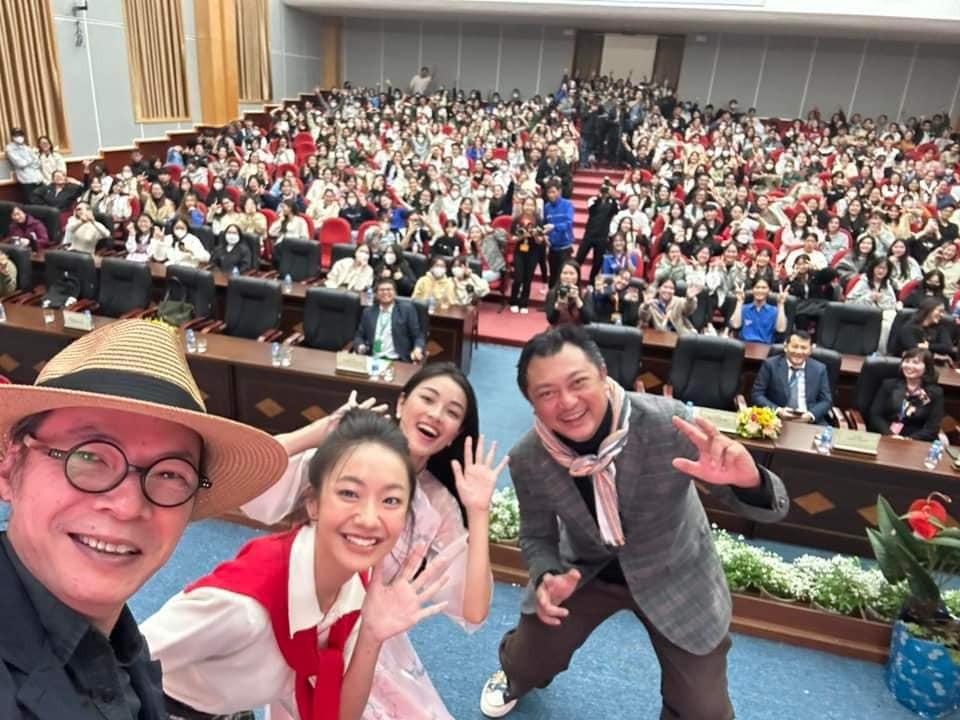 Nhan sắc trong trẻo của Dương Chúng Ta Của 8 Năm Sau đang gây sốt trên VTV-8