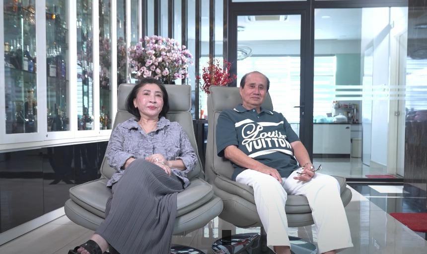 Đại gia điện tử Sài Gòn chọn con dâu qua... đôi dép-1