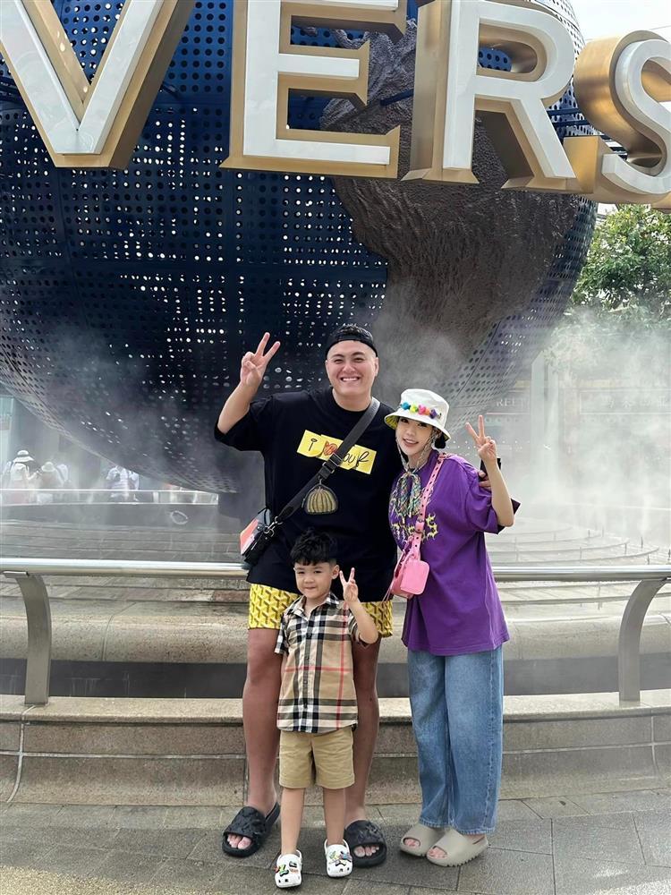 Đại gia điện tử Sài Gòn chọn con dâu qua... đôi dép-5