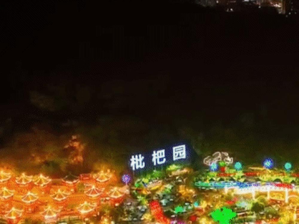 Khách Việt ăn cay tê lưỡi ù tai ở quán lẩu lớn nhất thế giới rộng 30.000m2-4