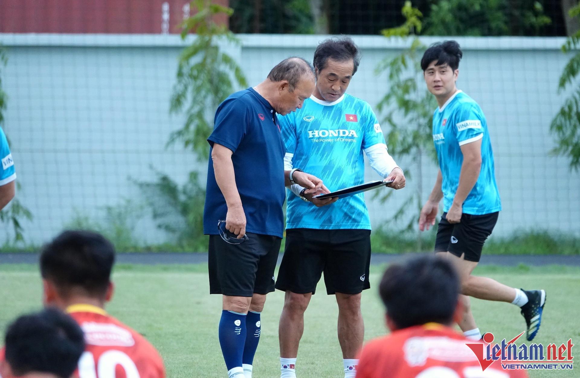 CLB TP.HCM thiếu nợ cầu thủ vẫn muốn mời HLV Park Hang Seo-1