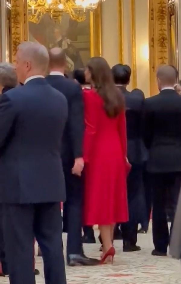 Hình ảnh gây tin đồn Hoàng tử William và Công nương Kate bất đồng, sự thật là gì?-3