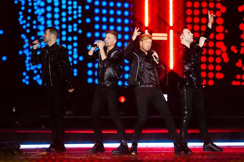 Công an xử lý vụ quảng cáo tiền ảo, web cờ bạc tại đêm nhạc Westlife ở TP.HCM-2