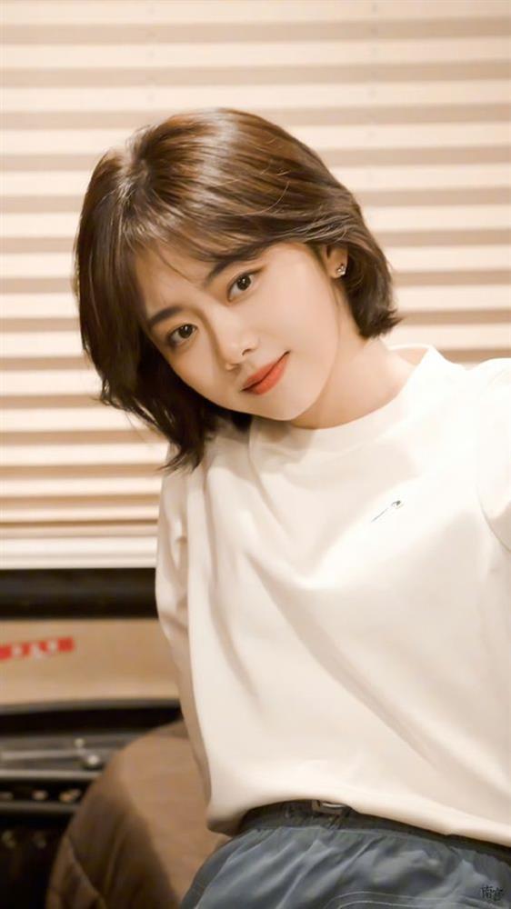 Nữ thần thanh xuân Đàm Tùng Vận tiếp tục gây sốt với tạo hình nữ sinh-2